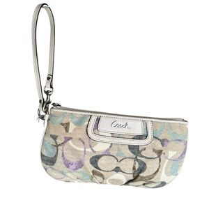 🆕 Coach Signature Wristlet Clutch
